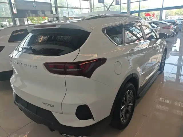 Jetour X70 — Фото автомобиля 6