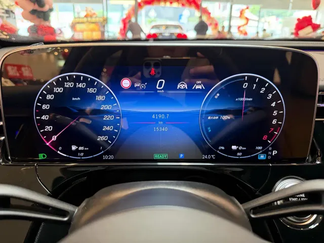 Mercedes-Benz E-Class — Фото автомобиля 4