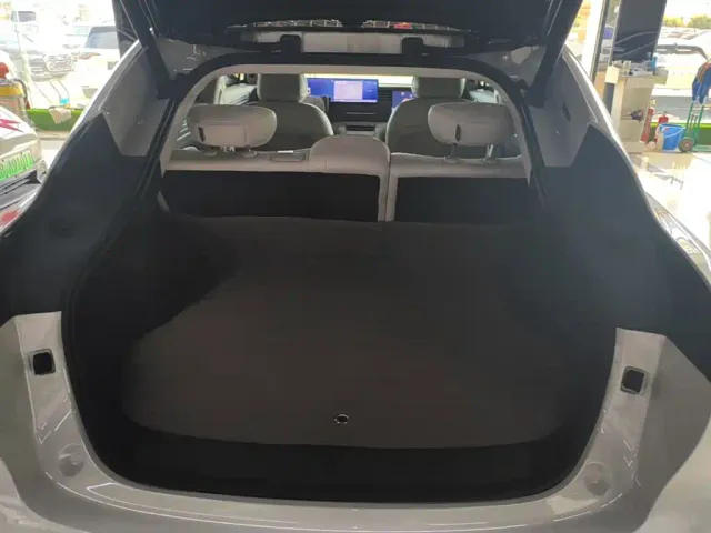 IM Motors LS6 — Фото автомобиля 18
