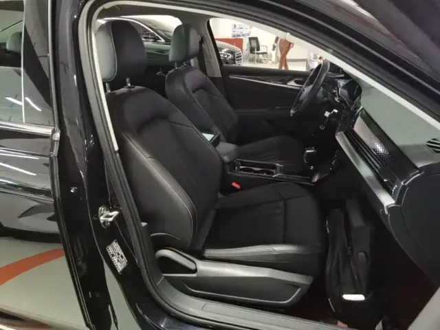 Volkswagen Passat — Фото автомобиля 24