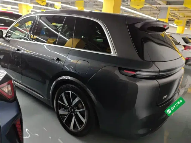 Li Auto L8 — Фото автомобиля 4