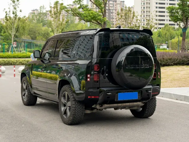 Land Rover Defender — Фото автомобиля 6