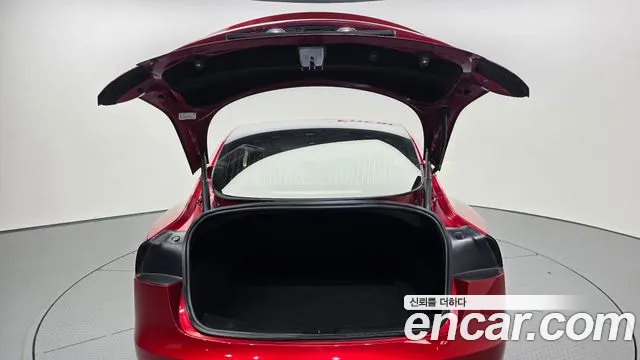 Tesla Model 3 — Фото автомобиля 26