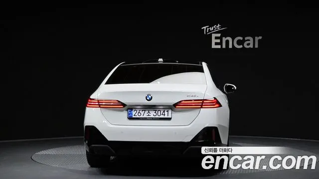 BMW 5 Series G60 — Фото автомобиля 4