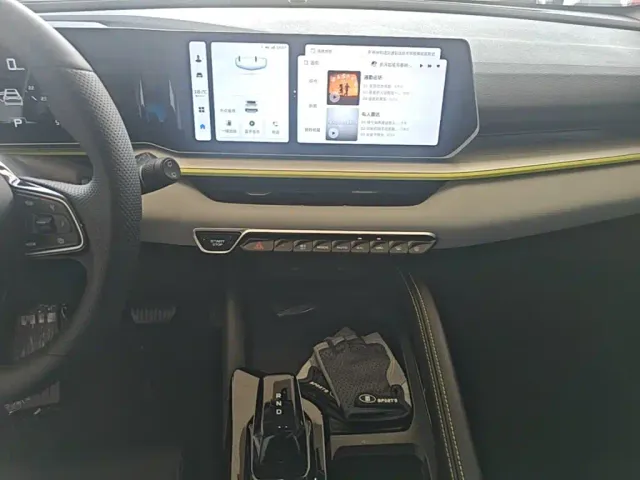 Geely Binyue — Фото автомобиля 12