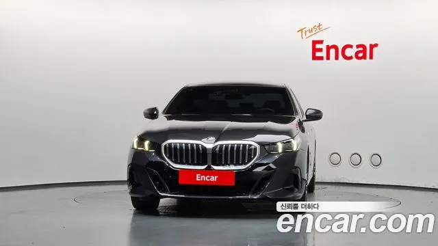 BMW 5 Series G60 — Фото автомобиля 3
