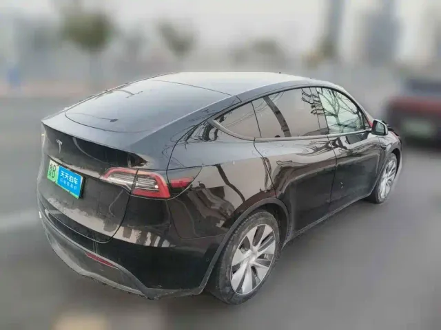 Tesla Model Y — Фото автомобиля 5