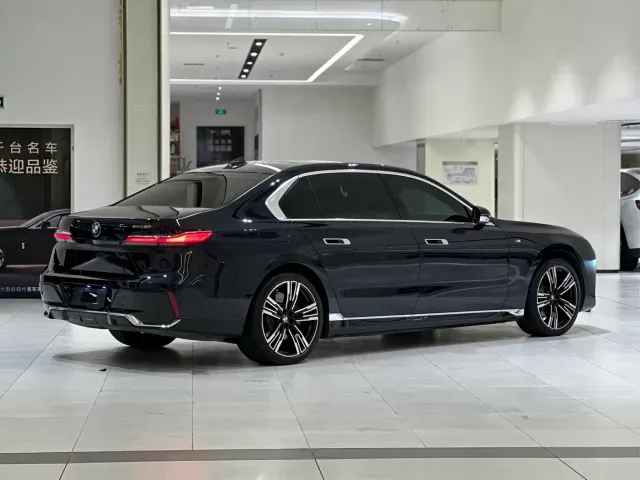 BMW i7 — Фото автомобиля 21