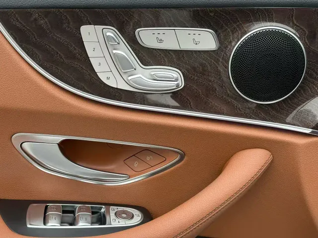 Mercedes-Benz E-Class — Фото автомобиля 7
