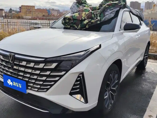 Фотография автомобиля — Changan UNI-Z