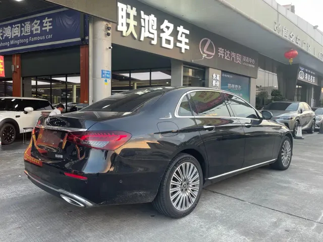Mercedes-Benz E-Class — Фото автомобиля 12