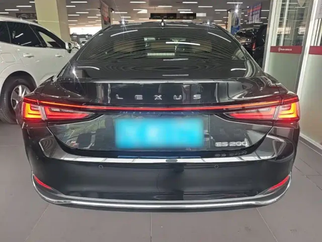 Lexus ES — Фото автомобиля 5