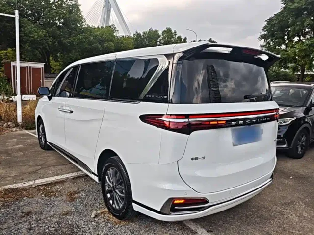Bestune Besturn M9 — Фото автомобиля 4