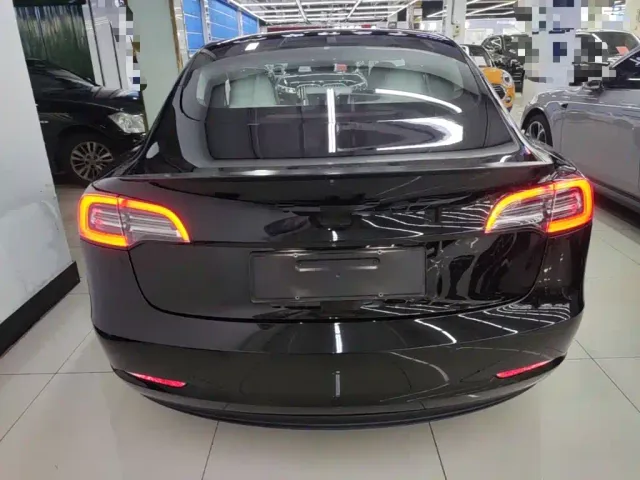 Tesla Model 3 — Фото автомобиля 5