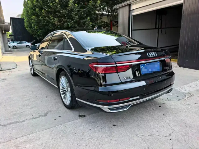 Audi A8 — Фото автомобиля 5
