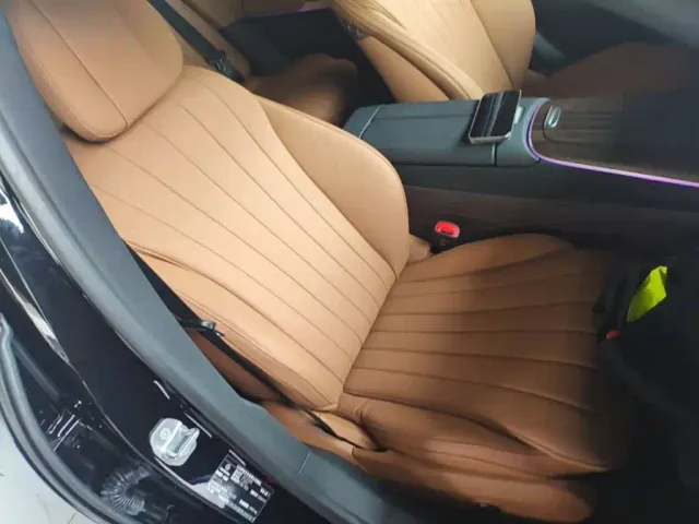 Mercedes-Benz E-Class — Фото автомобиля 24