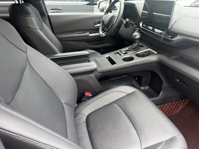 Toyota Sienna — Фото автомобиля 13