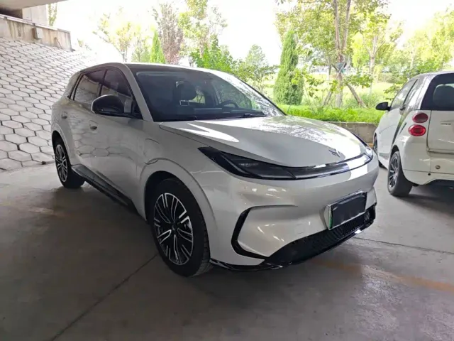 Arcfox T1 — Фото автомобиля 3