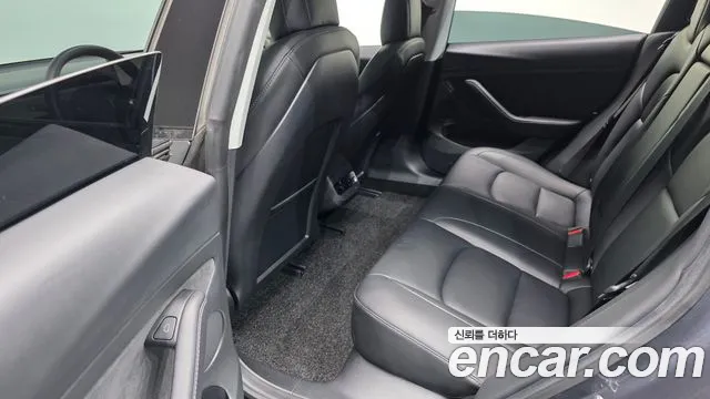 Tesla Model 3 — Фото автомобиля 17