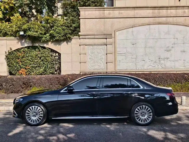 Mercedes-Benz E-Class — Фото автомобиля 4