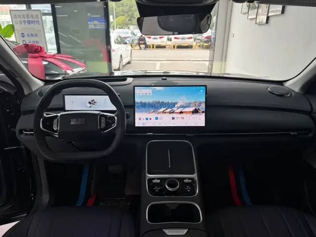 Geely Galaxy Starship 7 EM-i — Фото автомобиля 5