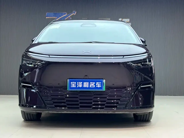 Xpeng X9 — Фото автомобиля 2