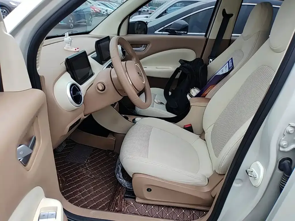 Wuling Motors Hongguang MINIEV 2025 4-Door Premium Edition — Фото автомобиля 14