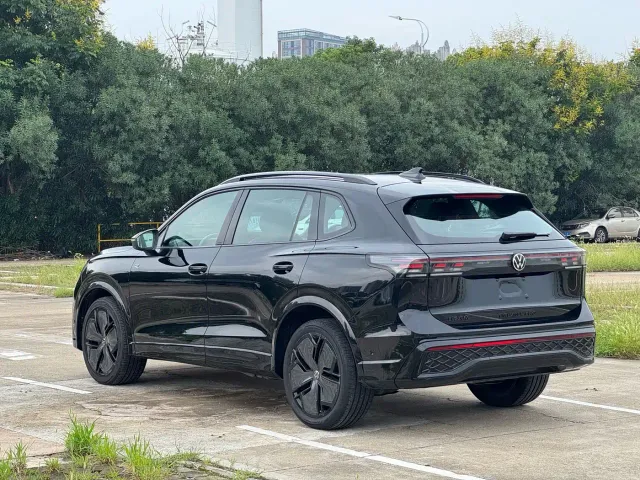 Volkswagen Tiguan L — Фото автомобиля 9