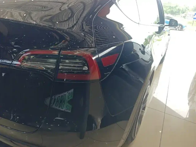 Tesla Model Y — Фото автомобиля 7