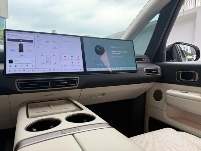 Li Auto MEGA — Фото автомобиля 18