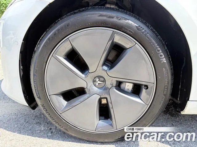 Tesla Model 3 — Фото автомобиля 17