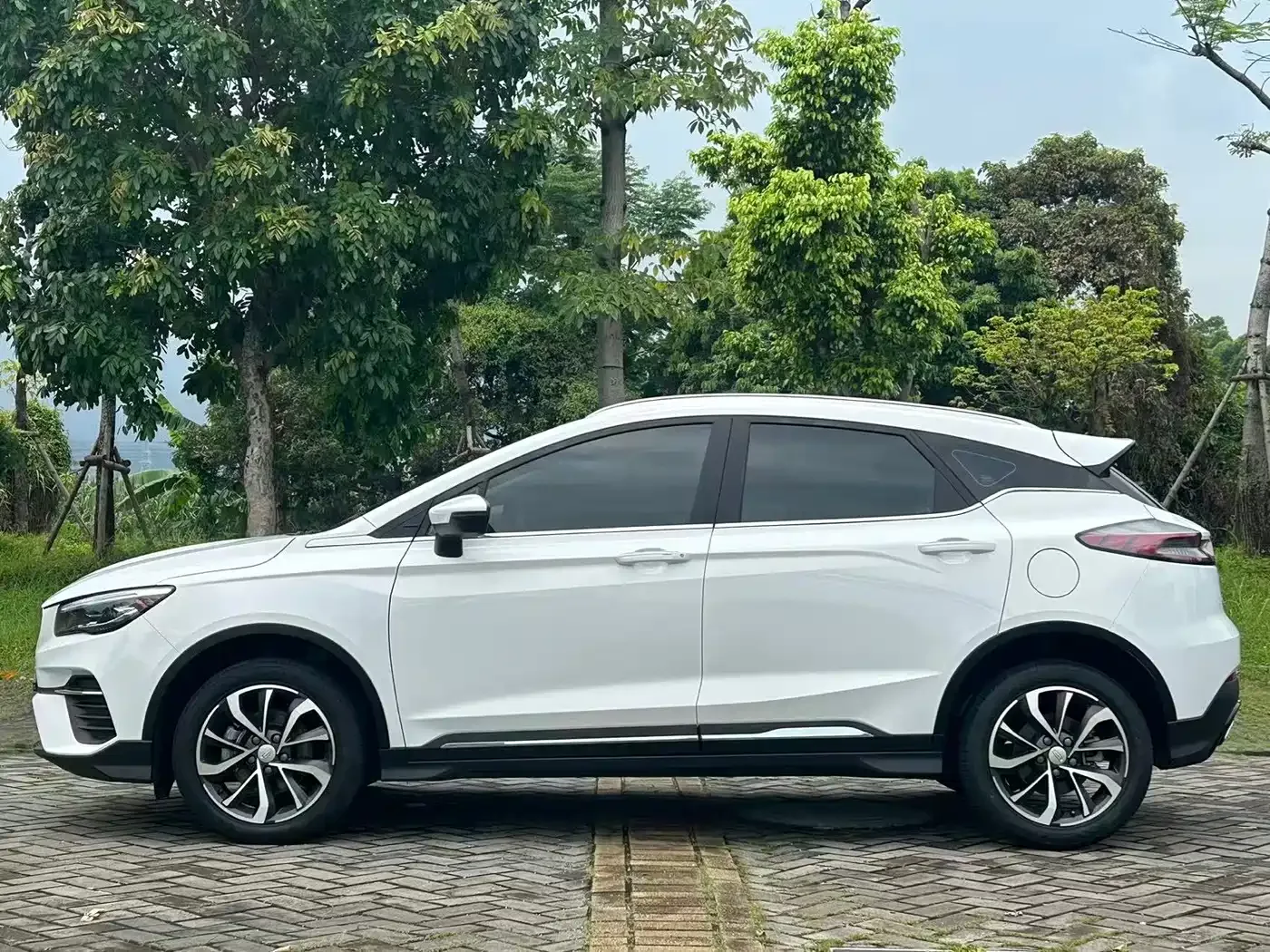 Geely Emgrand S 2022 1.4T CVT Crossover Player — Фото автомобиля 6