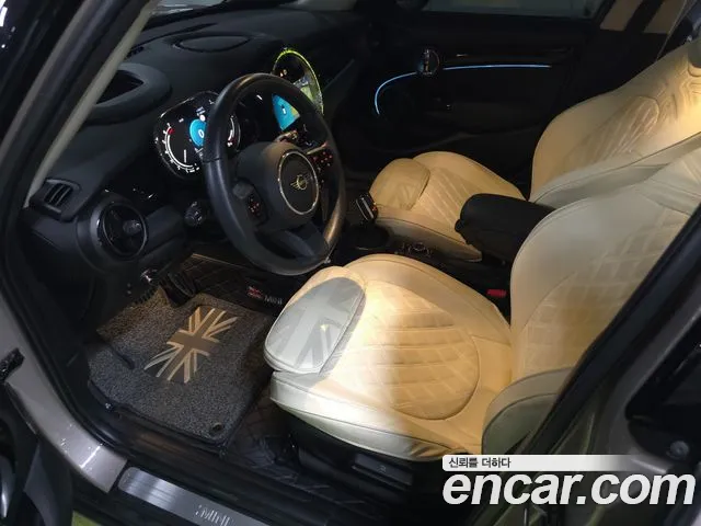 Mini Cooper Cooper 5 дверей Classic — Фото автомобиля 17