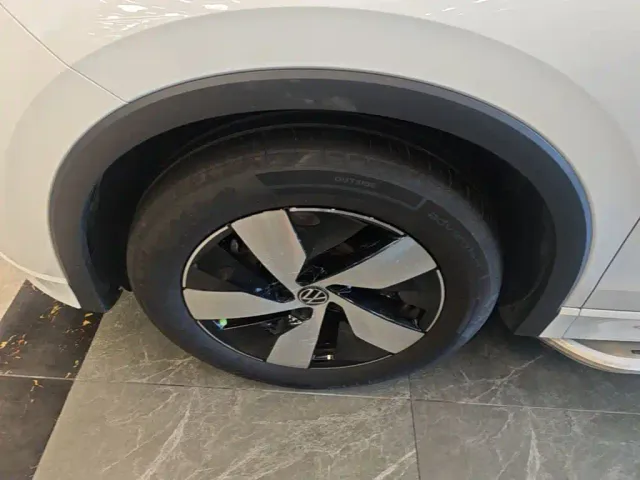 Volkswagen Tiguan L — Фото автомобиля 22
