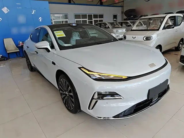 Geely Galaxy Xingyao 8 — Фото автомобиля 3