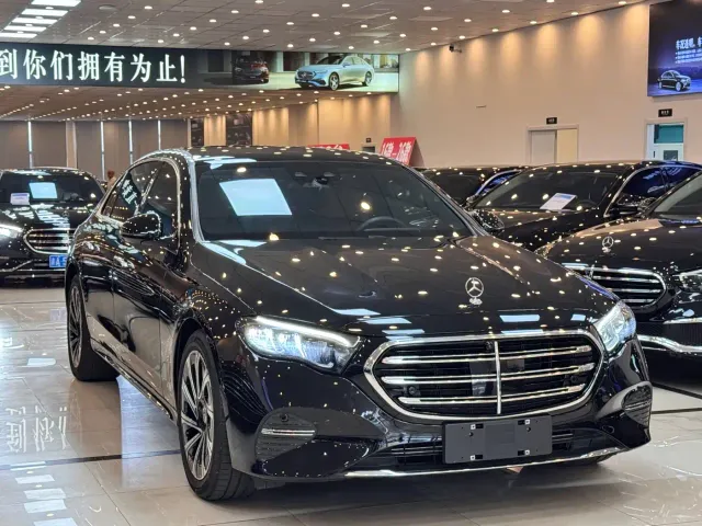 Mercedes-Benz E-Class — Фото автомобиля 3