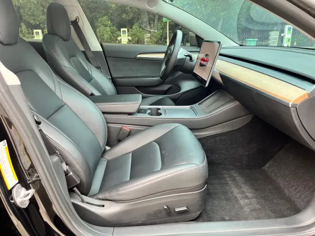 Tesla Model 3 — Фото автомобиля 9