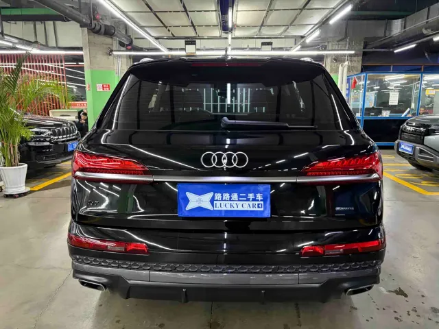 Audi Q7 — Фото автомобиля 6