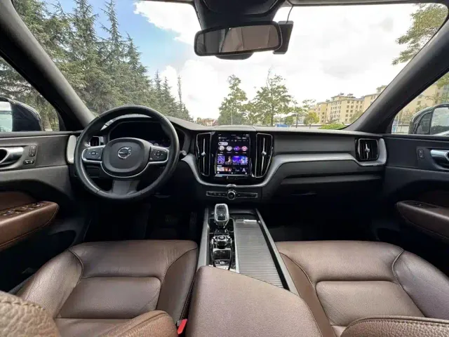 Volvo XC60 — Фото автомобиля 11
