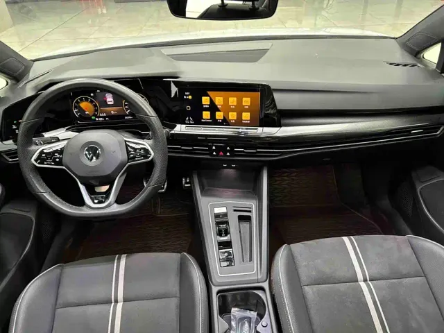 Volkswagen Golf — Фото автомобиля 7
