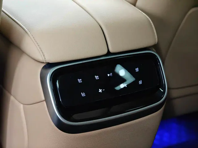 AITO Wenjie AITO M7 2022 1.5T 4WD Flagship Edition — Фото автомобиля 12