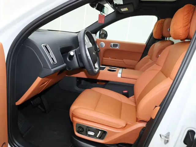 Li Auto L7 — Фото автомобиля 8