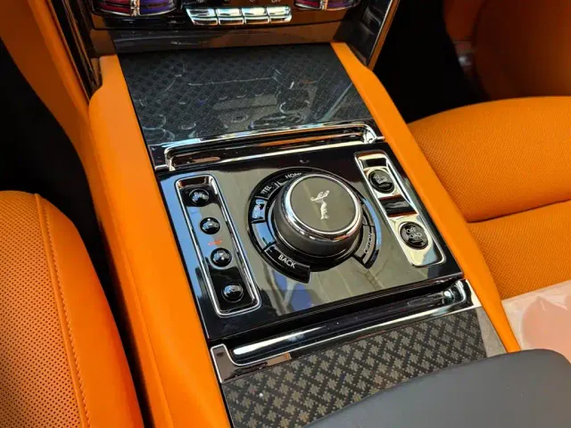 Rolls-Royce Cullinan — Фото автомобиля 8
