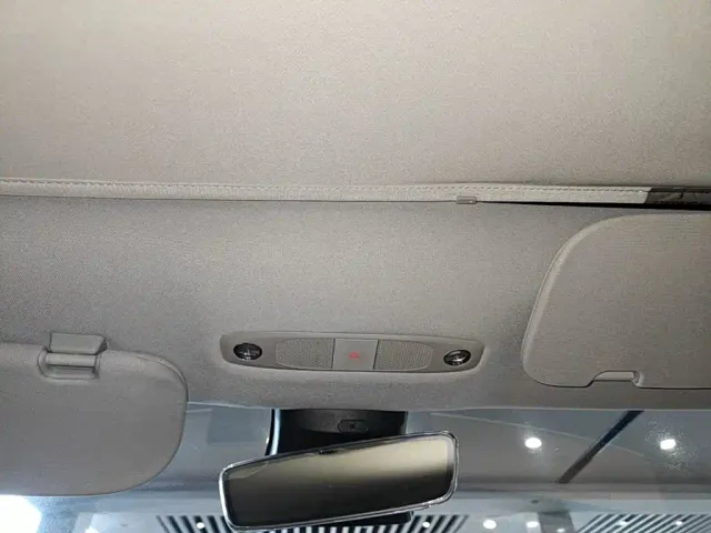 Tesla Model 3 — Фото автомобиля 17