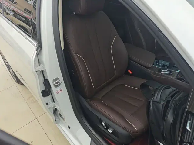 BMW 5 Series — Фото автомобиля 24