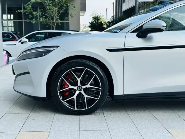 BYD Han L — Фото автомобиля 21