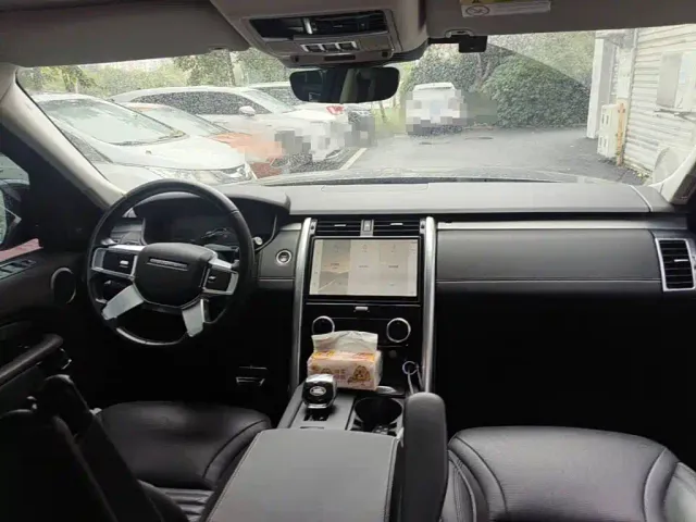 Land Rover Discovery — Фото автомобиля 12