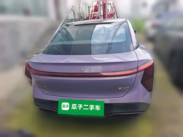 Hongqi EH7 — Фото автомобиля 7