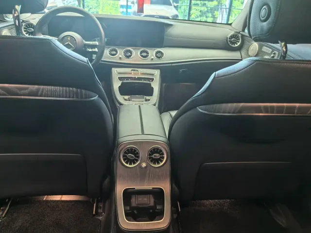 Mercedes-Benz E-Class — Фото автомобиля 20