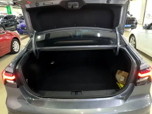 Roewe i6 MAX EV — Фото автомобиля 18